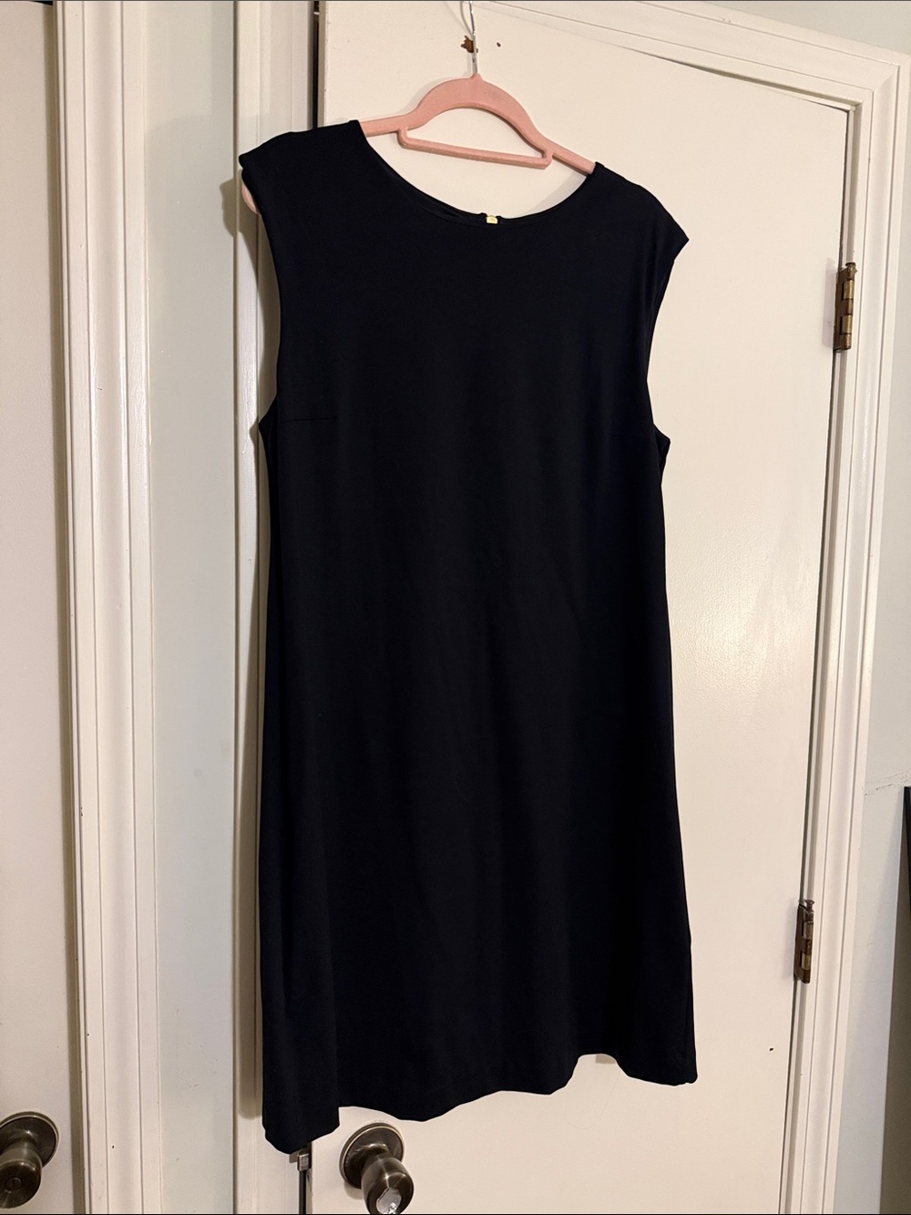 Donna Ricco Black Cap-Sleeve Shift Dress